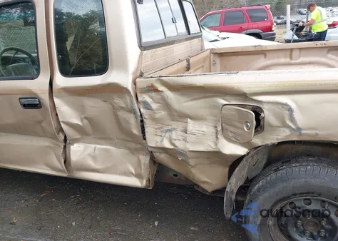 1996 Toyota Tacoma Xtracab z USA, uszkodzony, nr VIN 4TAVL52N3TZ159304